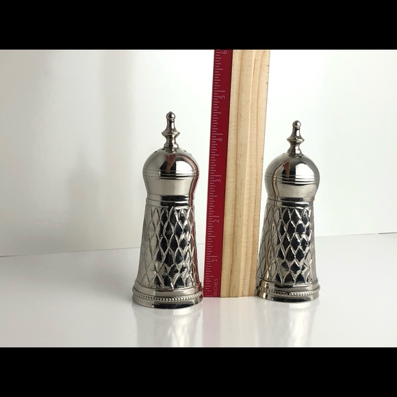 vintage salt and pepper shakers Metal Silver Tower - Picture 6 of 6